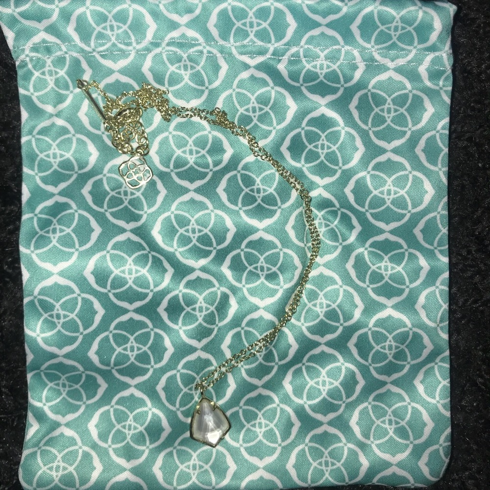 Kendra Scott necklace